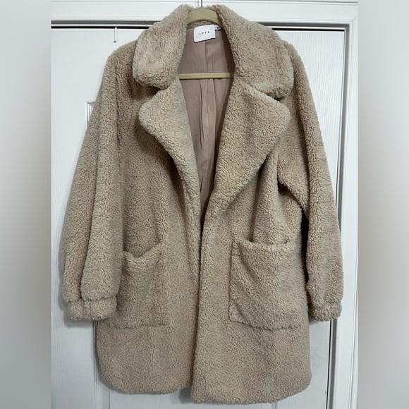 Vici beige pocketed coat - NEW
